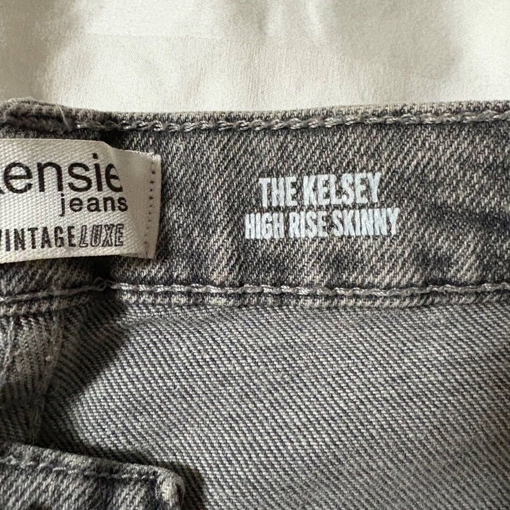 Kensie The Kelsey High Rise Skinny Jeans in Gray